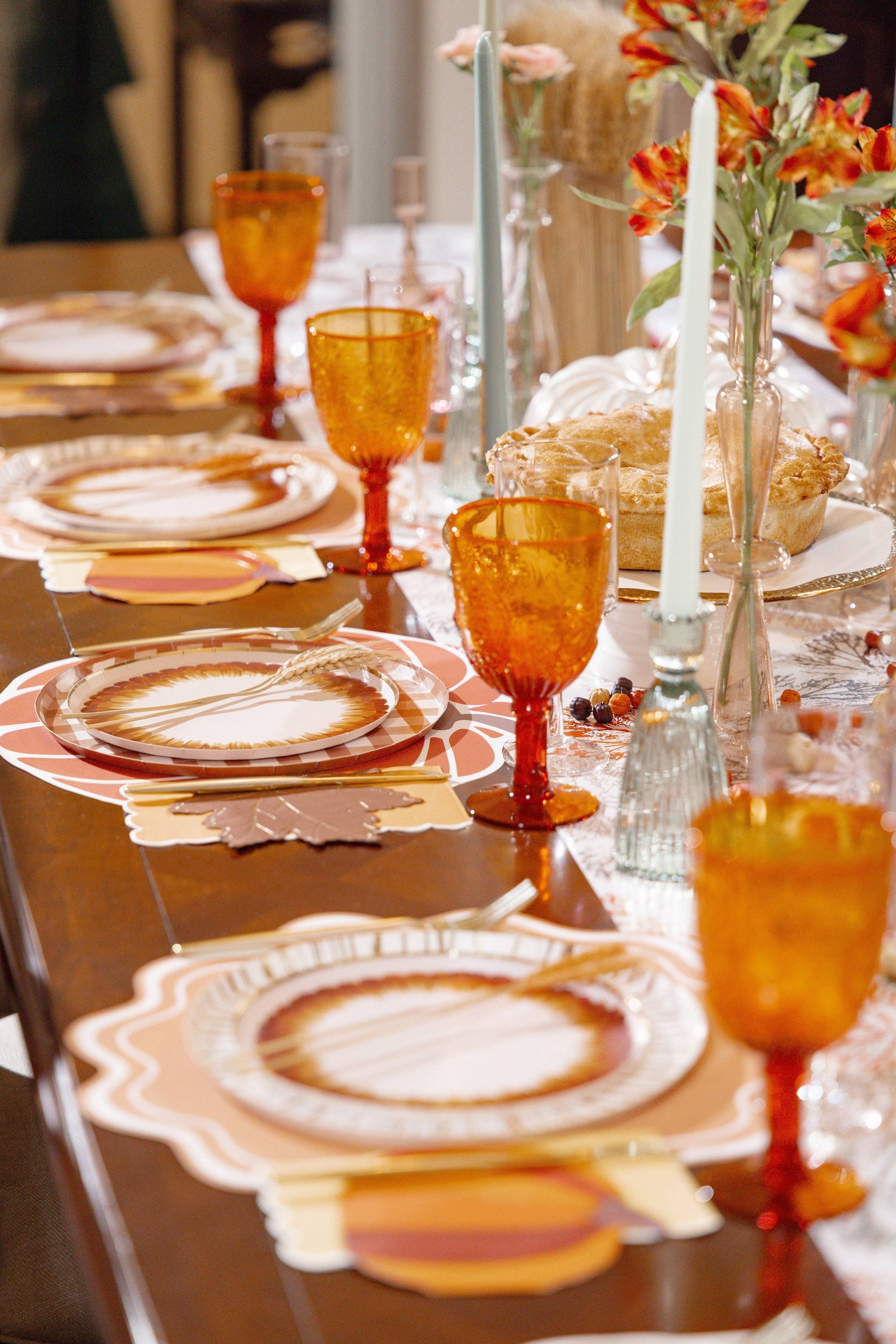 Earth Tone Scallop Guest Towels