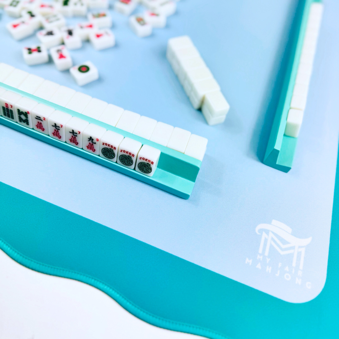 MINI MAHJONG MAT  |  Color Wave  |  21" x 21": Pink Center- Blue Scallop