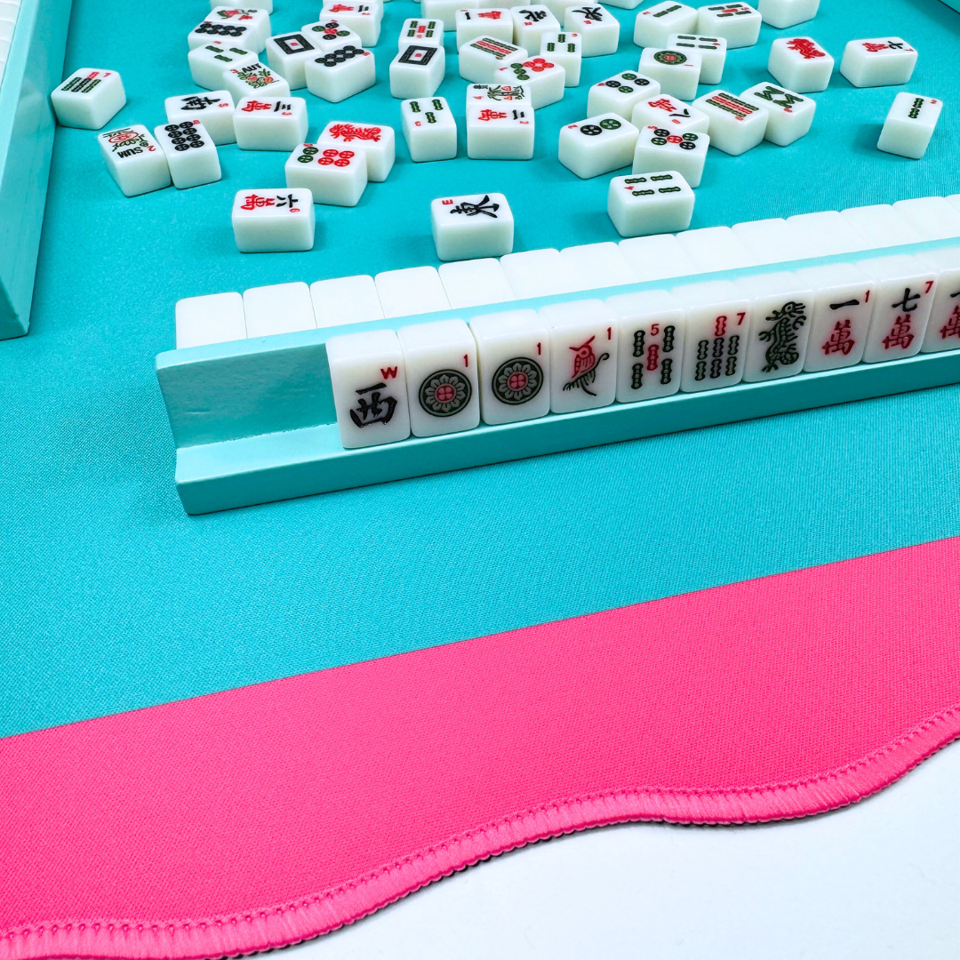 MINI MAHJONG MAT  |  Color Wave  |  21" x 21": Pink Center- Blue Scallop